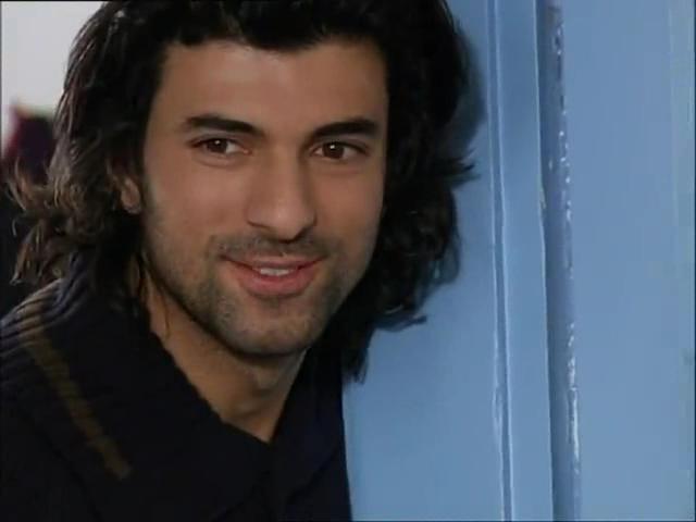 Fatmagulun.Sucu.Ne.BL.15.DVBRip.XviD.force13~1.avi_snapshot_00.12.40_[2013.02.01_00.28.22].jpg
