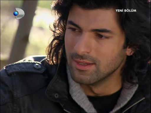 Fatmagulun.Sucu.Ne.BL.18.DVBRip.XviD.force13.avi_snapshot_00.02.46_[2013.02.02_22.18.15].jpg