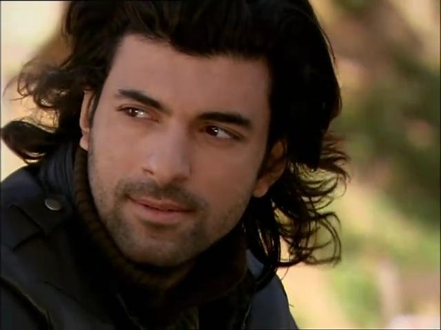 Fatmagülün Suçu Ne 13.Bölüm Part 2.flv_snapshot_22.15_[2013.02.07_22.43.02].jpg