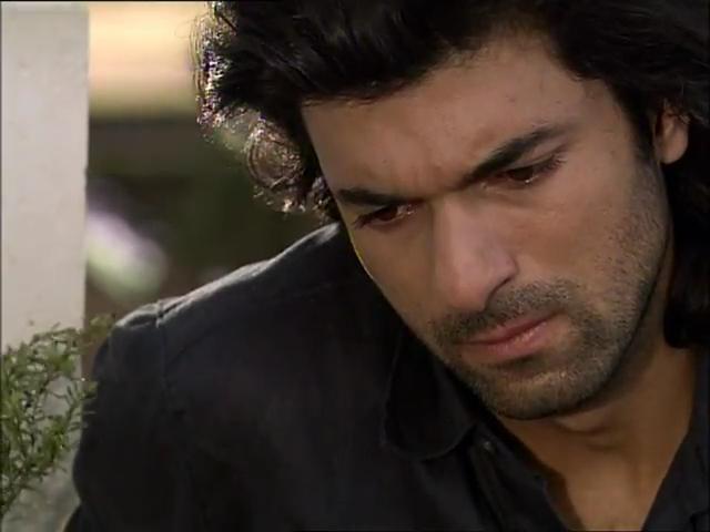 Fatmagülün Suçu Ne 3.Bölüm.flv_snapshot_01.04.38_[2013.02.11_22.08.59].jpg