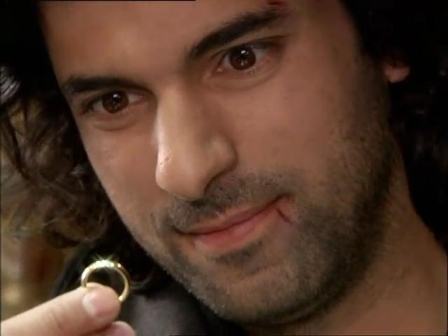 Fatmagülün Suçu Ne 22.Bölüm Part 2.flv_snapshot_05.09_[2013.02.14_23.07.42].jpg