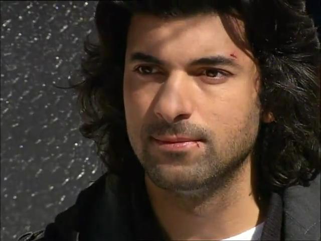 Fatmagülün Suçu Ne 22.Bölüm Part 1.flv_snapshot_03.09_[2013.02.14_22.40.40].jpg