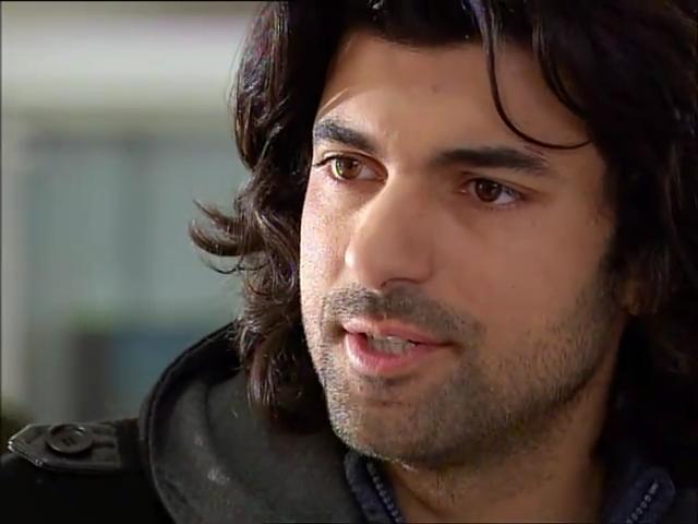 Fatmagülün Suçu Ne 23.Bölüm Part 1.flv_snapshot_12.00_[2013.02.15_23.25.03].jpg