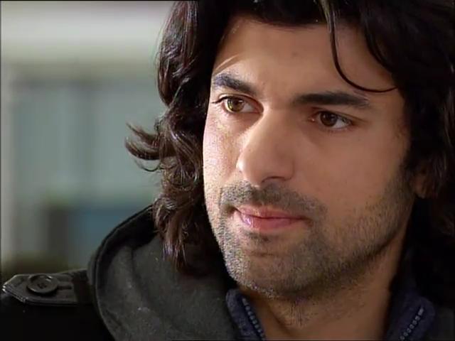 Fatmagülün Suçu Ne 23.Bölüm Part 1.flv_snapshot_12.01_[2013.02.15_23.25.44].jpg