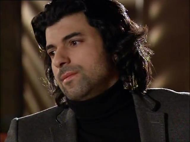 Fatmagülün Suçu Ne 25.Bölüm.flv_snapshot_00.42.31_[2013.02.19_00.14.49].jpg