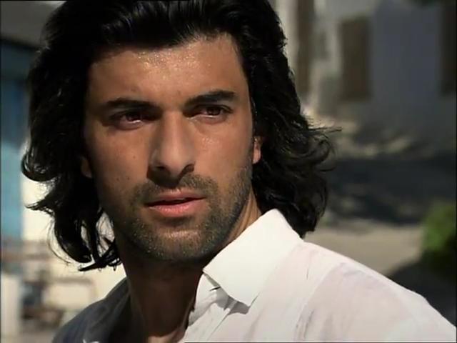 Fatmagülün Suçu Ne 2.Bölüm.flv_snapshot_00.25.29_[2013.02.22_00.10.18].jpg