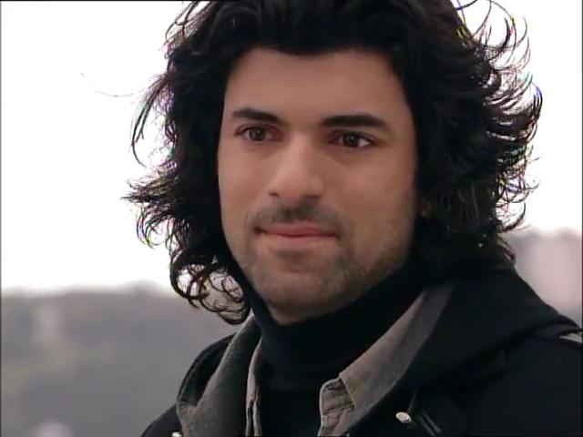 Fatmagülün Suçu Ne 28.Bölüm.flv_snapshot_00.02.29_[2013.02.24_23.18.54].jpg