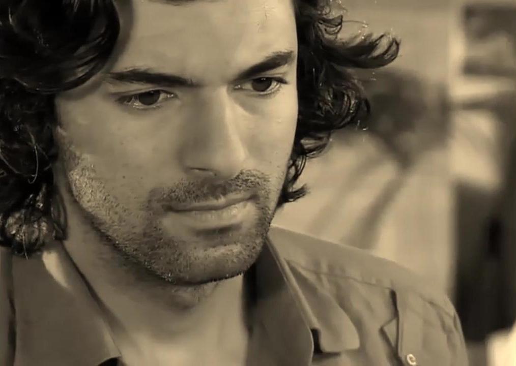 LOVE ME - Video Dailymotion.flv_snapshot_00.17_[2013.02.28_23.20.00].jpg