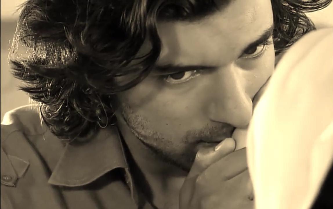 LOVE ME - Video Dailymotion.flv_snapshot_00.48_[2013.02.28_23.22.21].jpg
