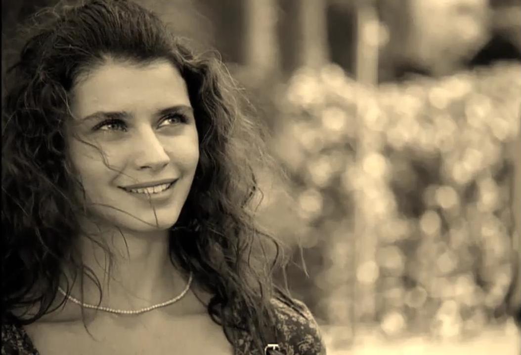 LOVE ME - Video Dailymotion.flv_snapshot_02.02_[2013.02.28_23.25.37].jpg