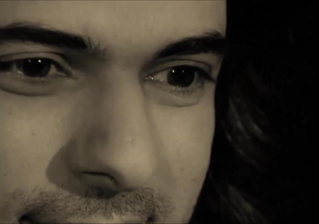 LOVE ME - Video Dailymotion.flv_snapshot_03.32_[2013.02.28_23.28.59].jpg