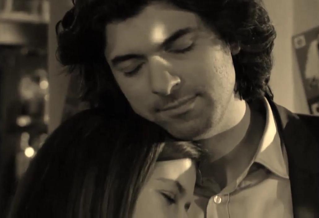 LOVE ME - Video Dailymotion.flv_snapshot_05.18_[2013.02.28_23.43.42].jpg